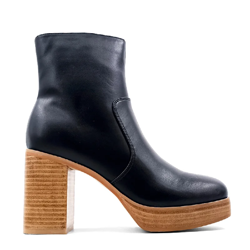 Vernita Round Toe Platform Boots