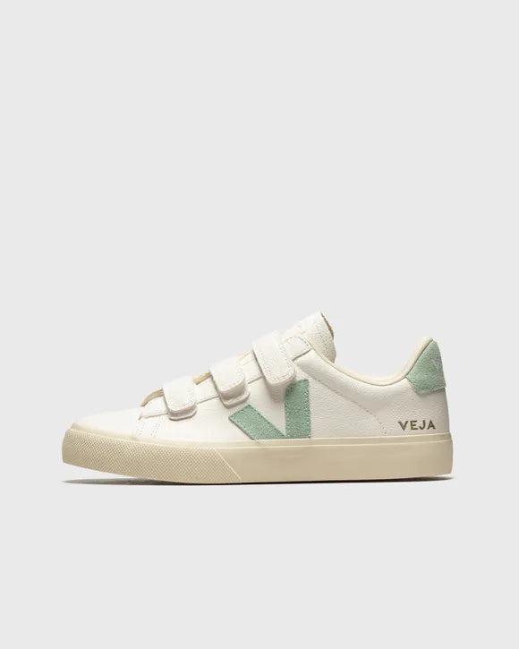 VEJA WOMENS RECIFE LOGO CHROMEFREE LEATHER SNEAKERS